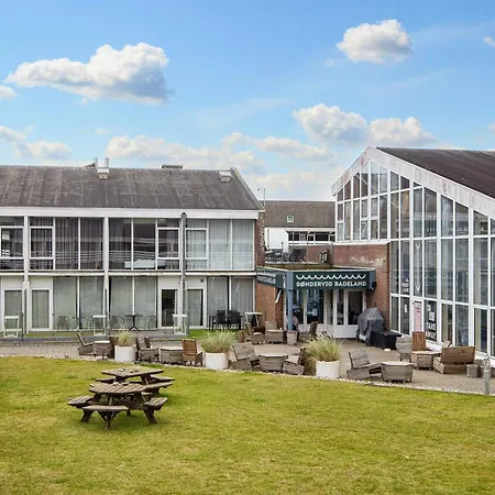 6 Person In 灵克宾