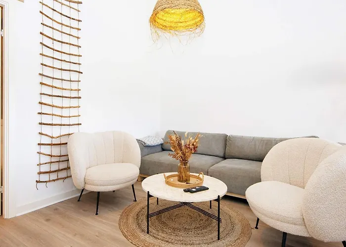 6 Person In Nyaraló *