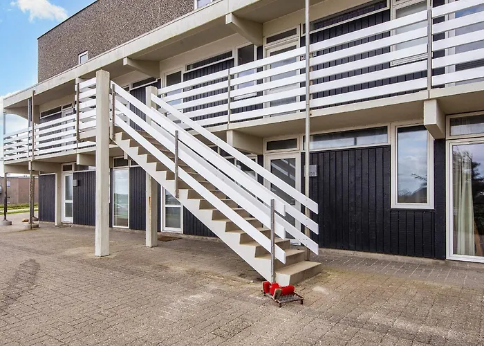 6 Person In Nyaraló